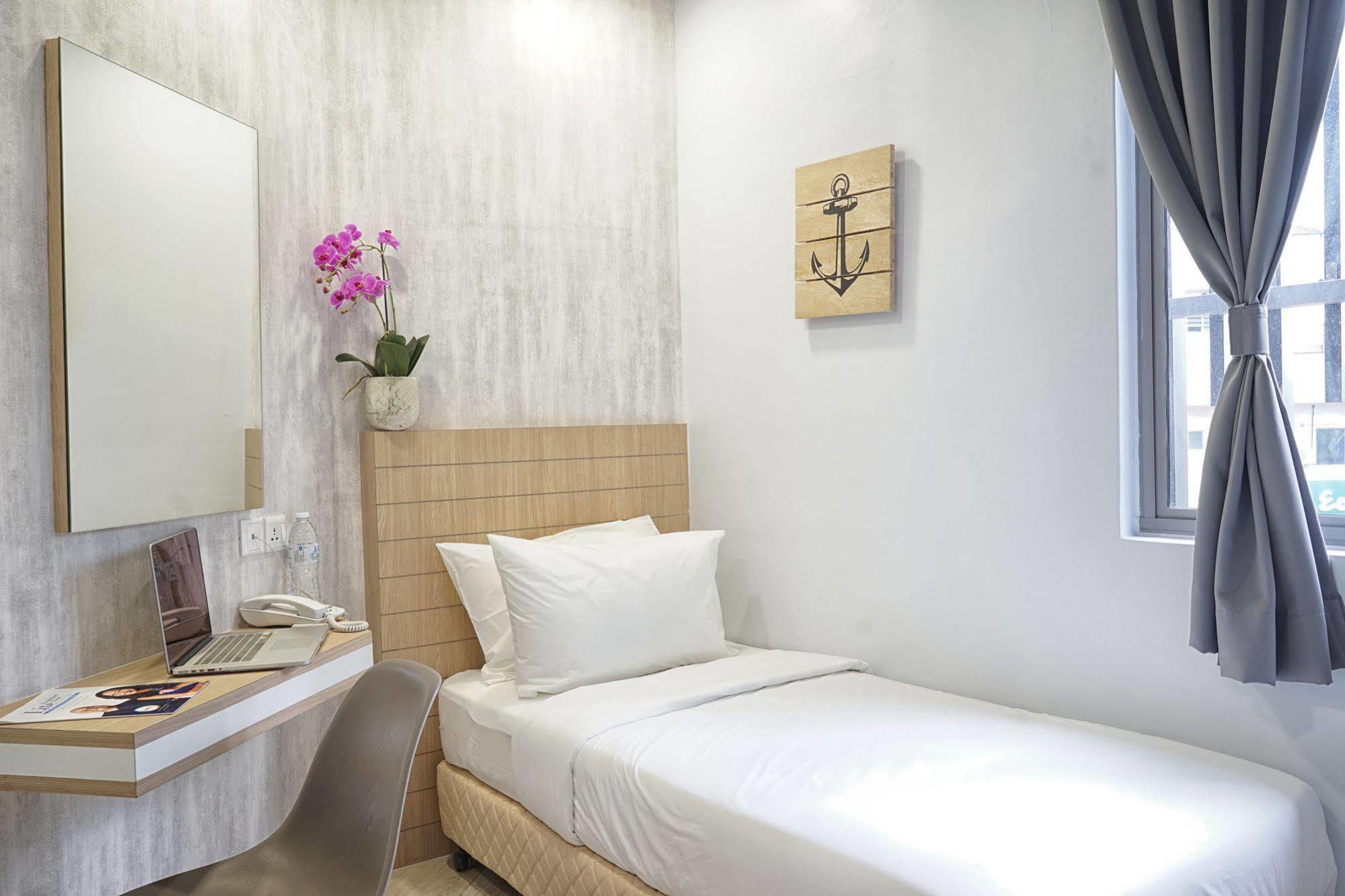 Lighthouse Hotel & Shortstay @ Damansara Uptown Petaling Jaya Exteriör bild